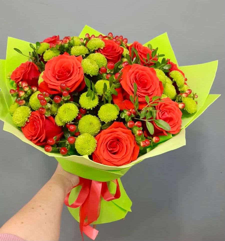 Букет цветов из: Хризантемы и Розы в Залукокоаже