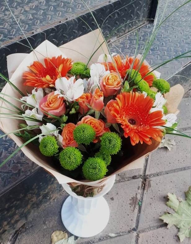 Букет цветов из: Герберы, Хризантемы, Альстромерии и Розы в Залукокоаже