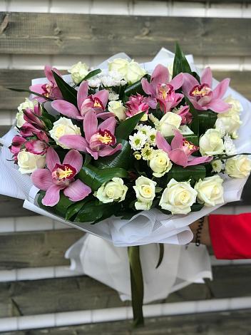 Букет цветов из: Розы и Хризантемы в Залукокоаже