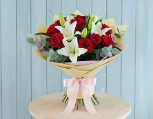 Букет цветов из:  Лилии и Розы в Залукокоаже