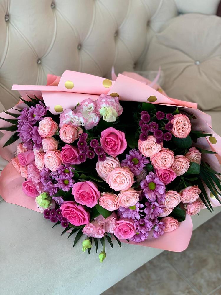 Букет цветов из: Хризантемы, Розы и Лизиантусы в Залукокоаже