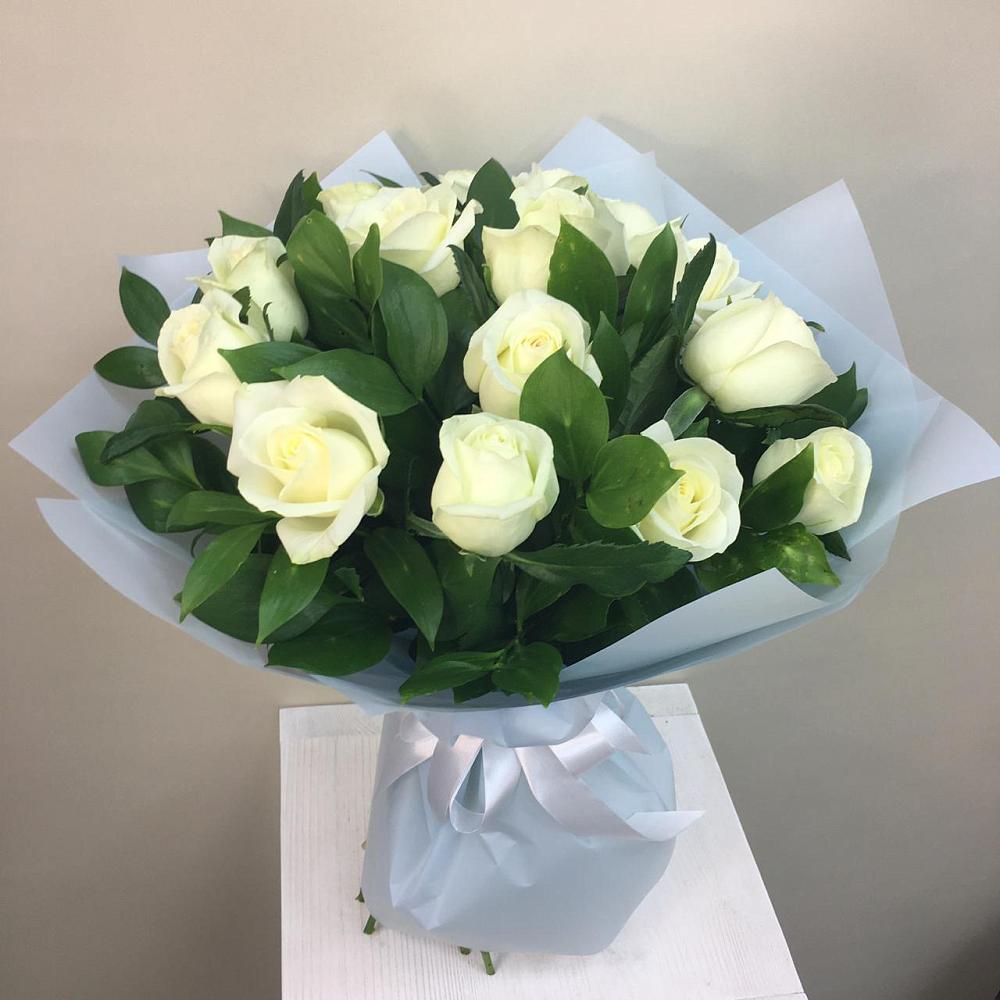 Букет 15 Белых роз Проуд в Залукокоаже