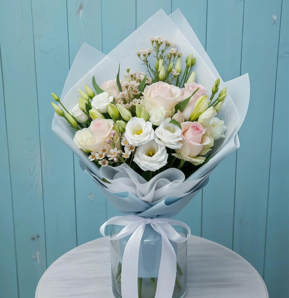 Букет цветов из: Розы и Лизиантусы в Залукокоаже