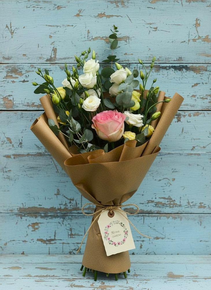 Букет цветов из: Розы и Лизиантусы в Залукокоаже