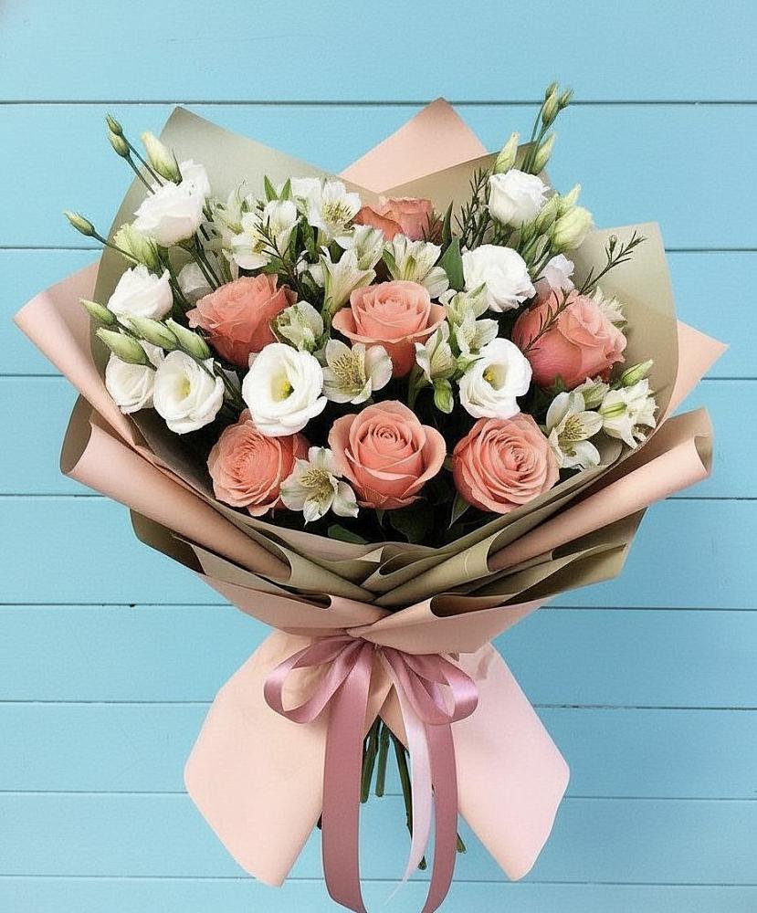 Букет цветов из: Розы, Альстромерии и Лизиантусы в Залукокоаже