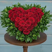 Цветочная композиция из Розы в виде сердца в Залукокоаже