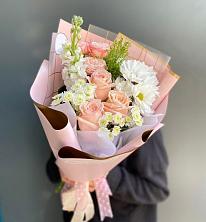 Букет цветов из:  Хризантемы и Розы в Залукокоаже