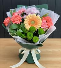 Букет цветов из:  Гвоздики, Розы, Герберы и Хризантемы в Залукокоаже