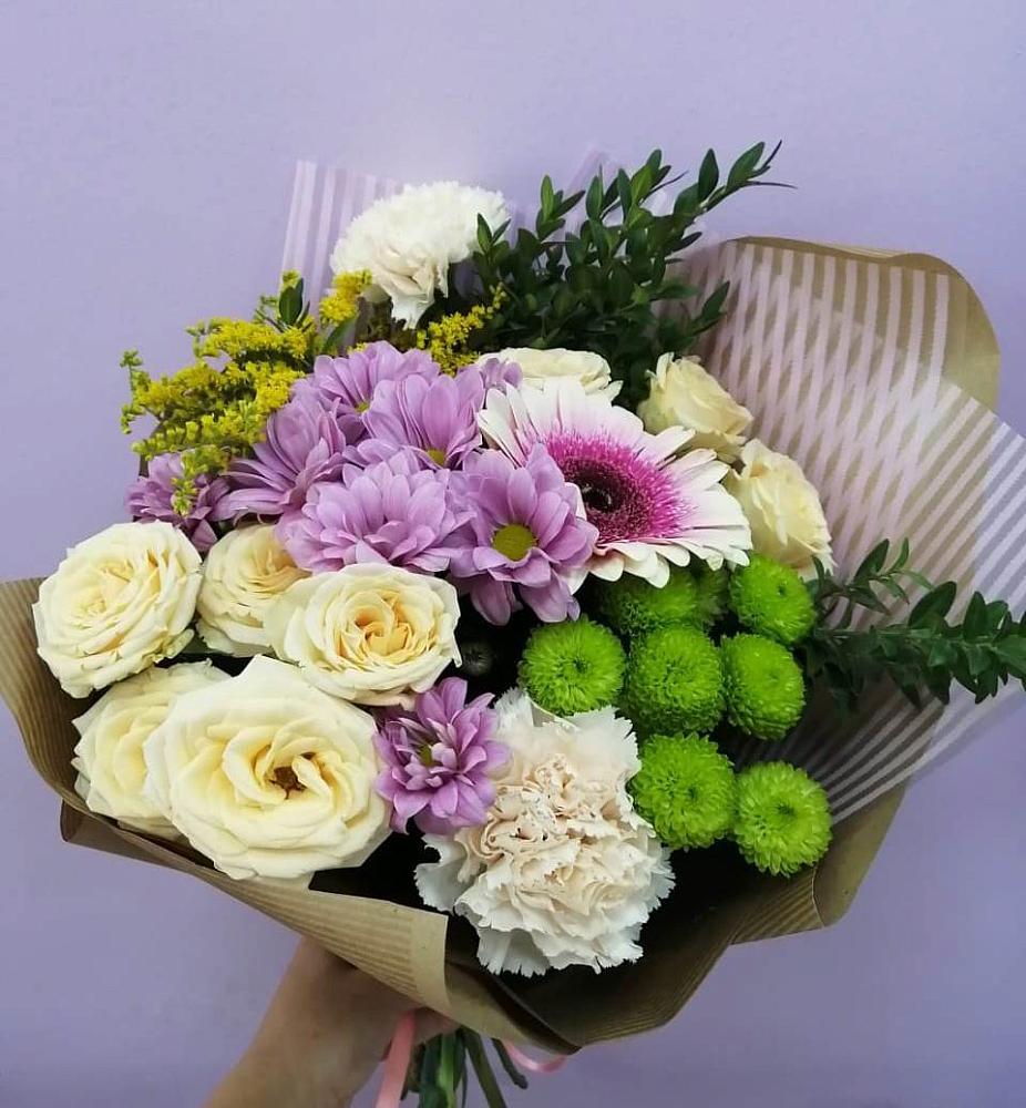 Букет цветов из: Хризантемы, Розы, Гвоздики и Герберы в Залукокоаже