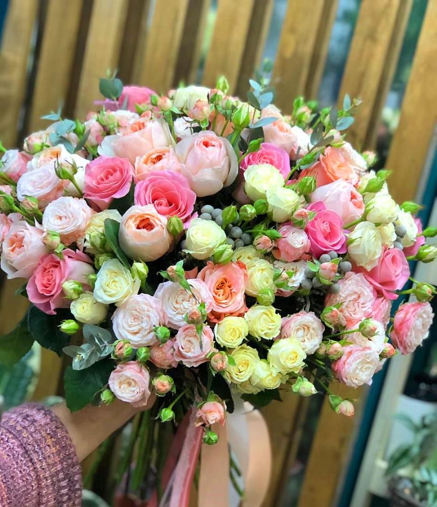 Букет цветов из: Розы в Залукокоаже