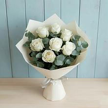 Букет Белые розы в Эвкалипте в Залукокоаже