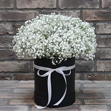 Цветочная композиция из Гипсофила в шляпной коробке в Залукокоаже