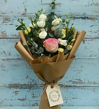 Букет цветов из:  Розы и Лизиантусы в Залукокоаже