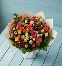 Букет Микс из разноцветных кустовых роз в Залукокоаже