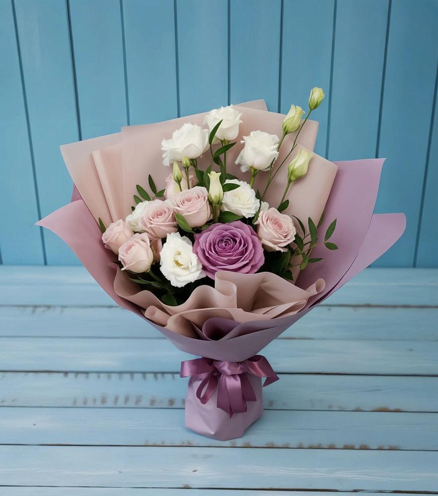 Букет цветов из: Розы и Лизиантусы в Залукокоаже